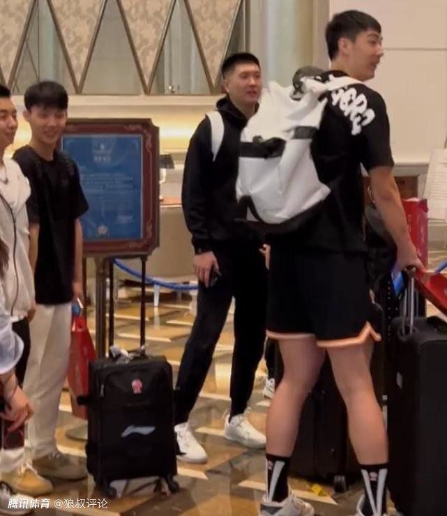 第77分钟，斯卡尔维尼右路突入禁区打门被迈尼昂扑出，卢克曼跟上连续两次补射都被迈尼昂扑出！